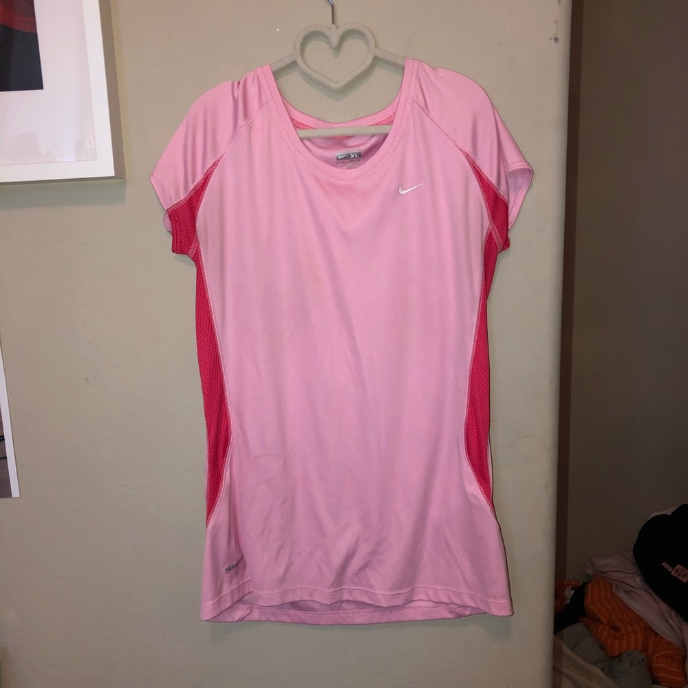 nike BRAND NEW top